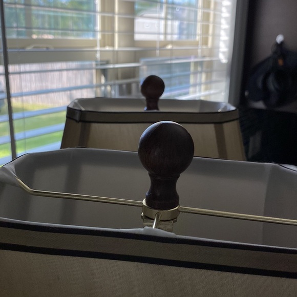 2 Regency Hill Craved Lamps ( set of 2 ) bulbs not included - Picture 6 of 6